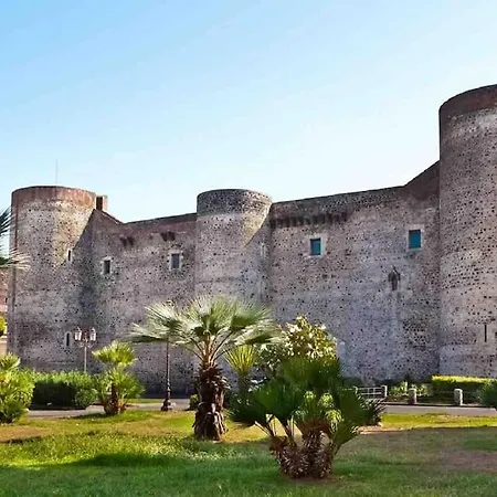Mama House, Centro Di Catania,castello, Pescheria, * Catania