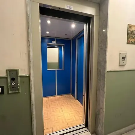 Mama House, Centro Di Catania,castello, Pescheria, Catania
